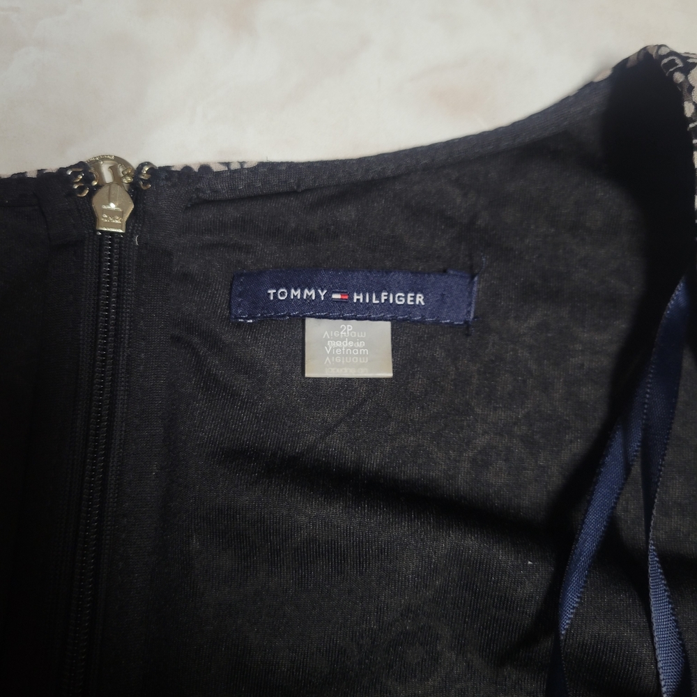 Tommy Hilfiger Wrap Dress Size 2P Gray Black Print Midi Work Office Petite - Picture 11 of 12